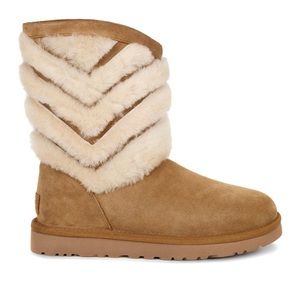 UGG Size 7 Tania Boot in Chestnut